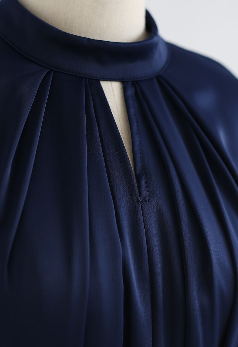 Saisissez la robe de satiné bowknot Spotlight en marine