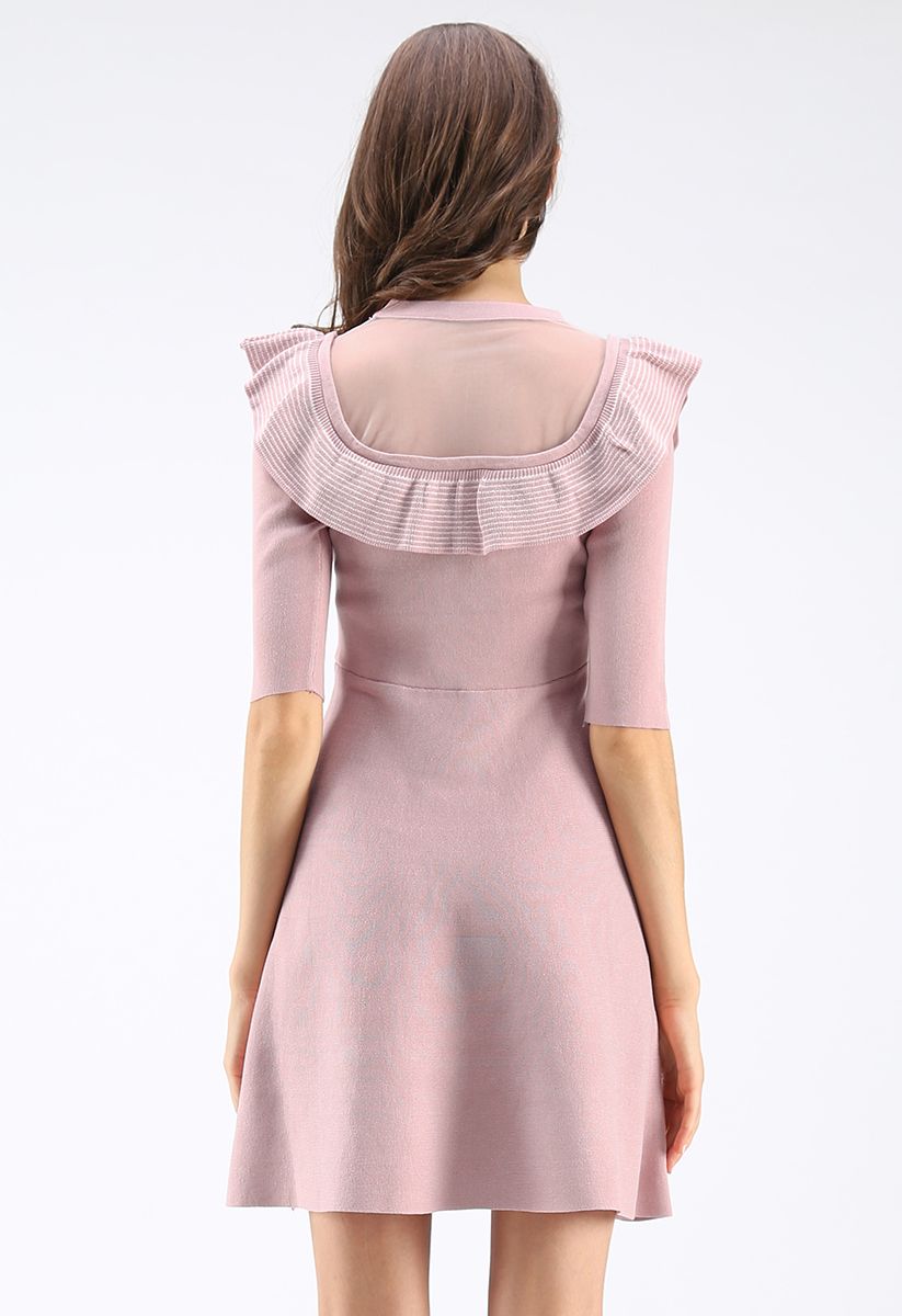 Ce n'est pas la même robe en tricot à volants en rose