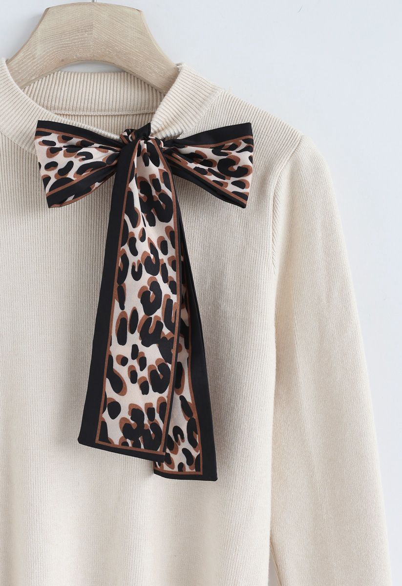 Haut en tricot léopard à nœud papillon Surpass Basics en crème