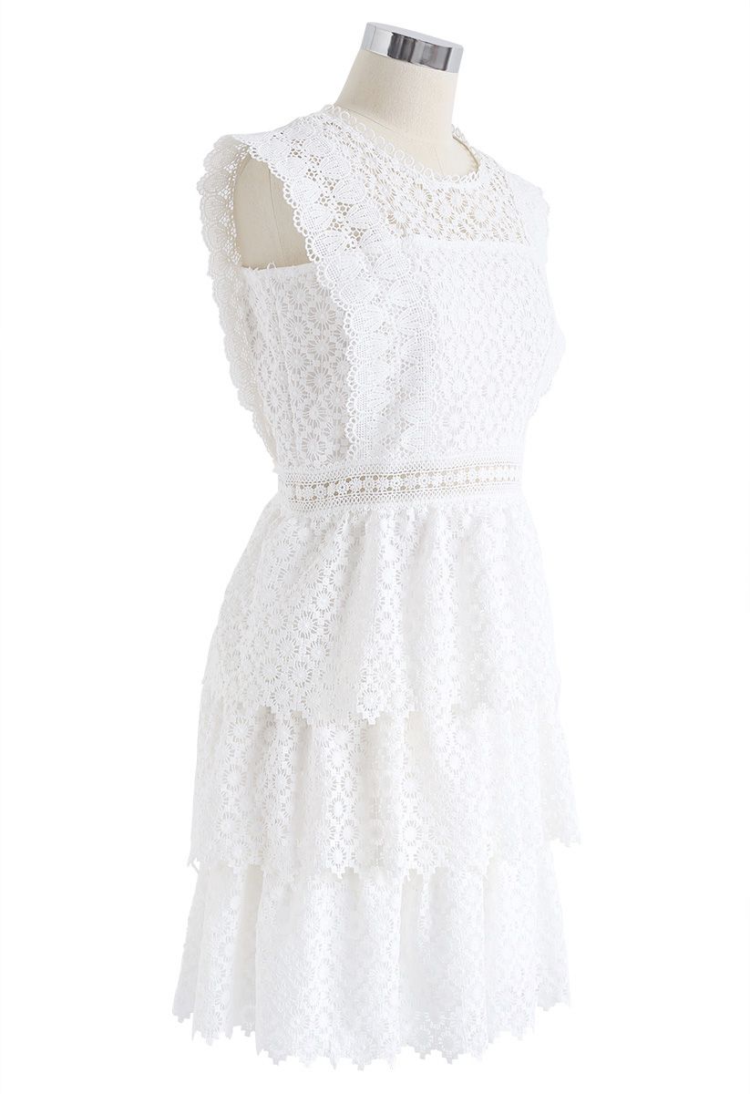 Robe sans manches en crochet avec superbes surprises en blanc