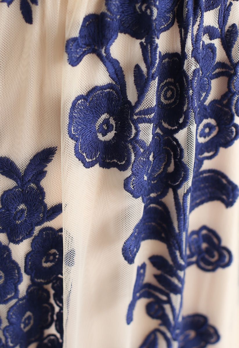 Robe longue en maille brodée florale à col en V en bleu marine