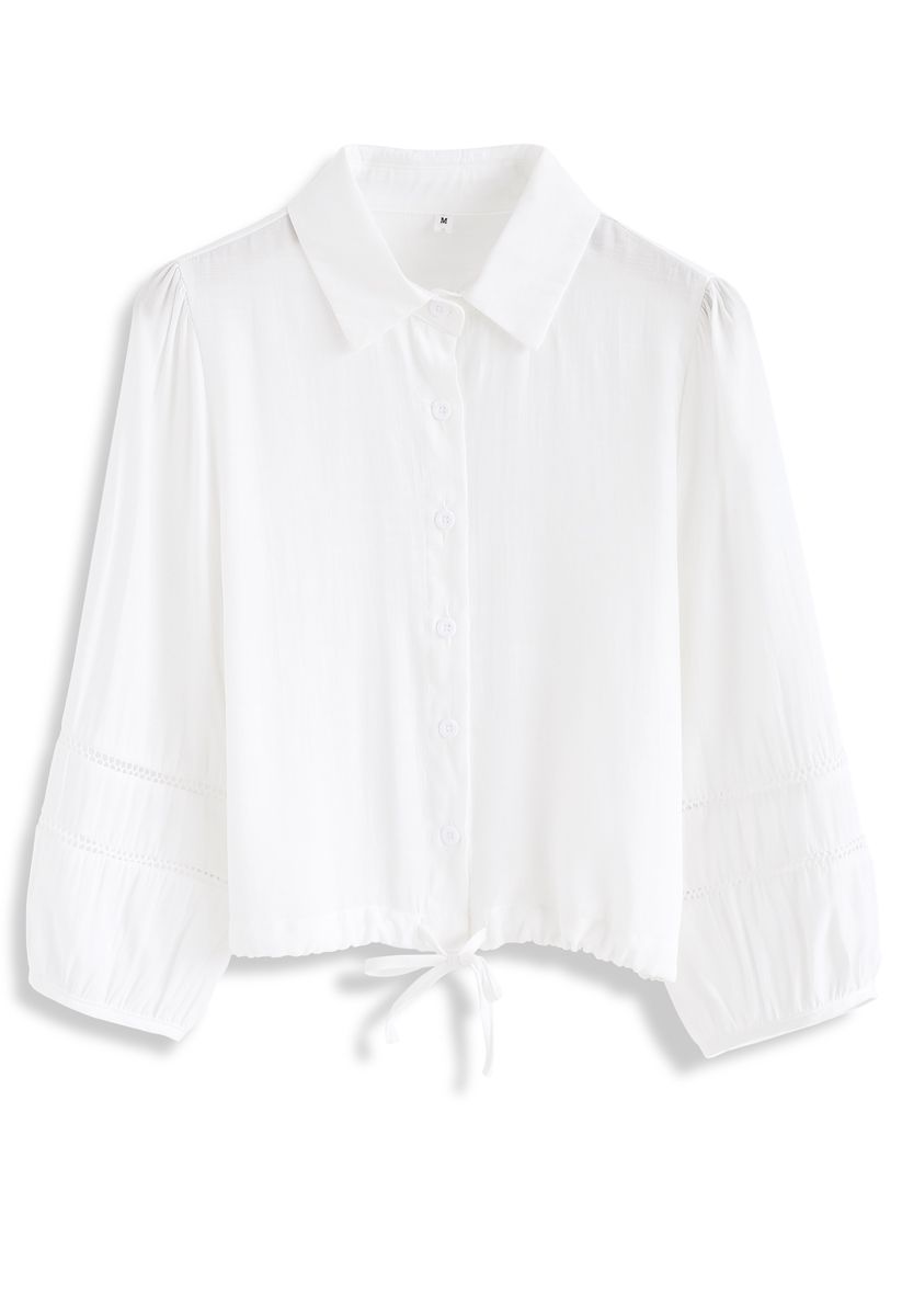 Chemise boutonnée à cordon de serrage en blanc