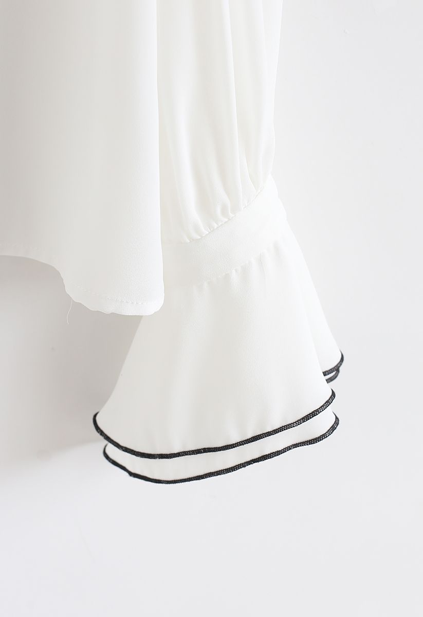 Haut en Mousseline de Soie Bowknot Bell Sleeves en Blanc