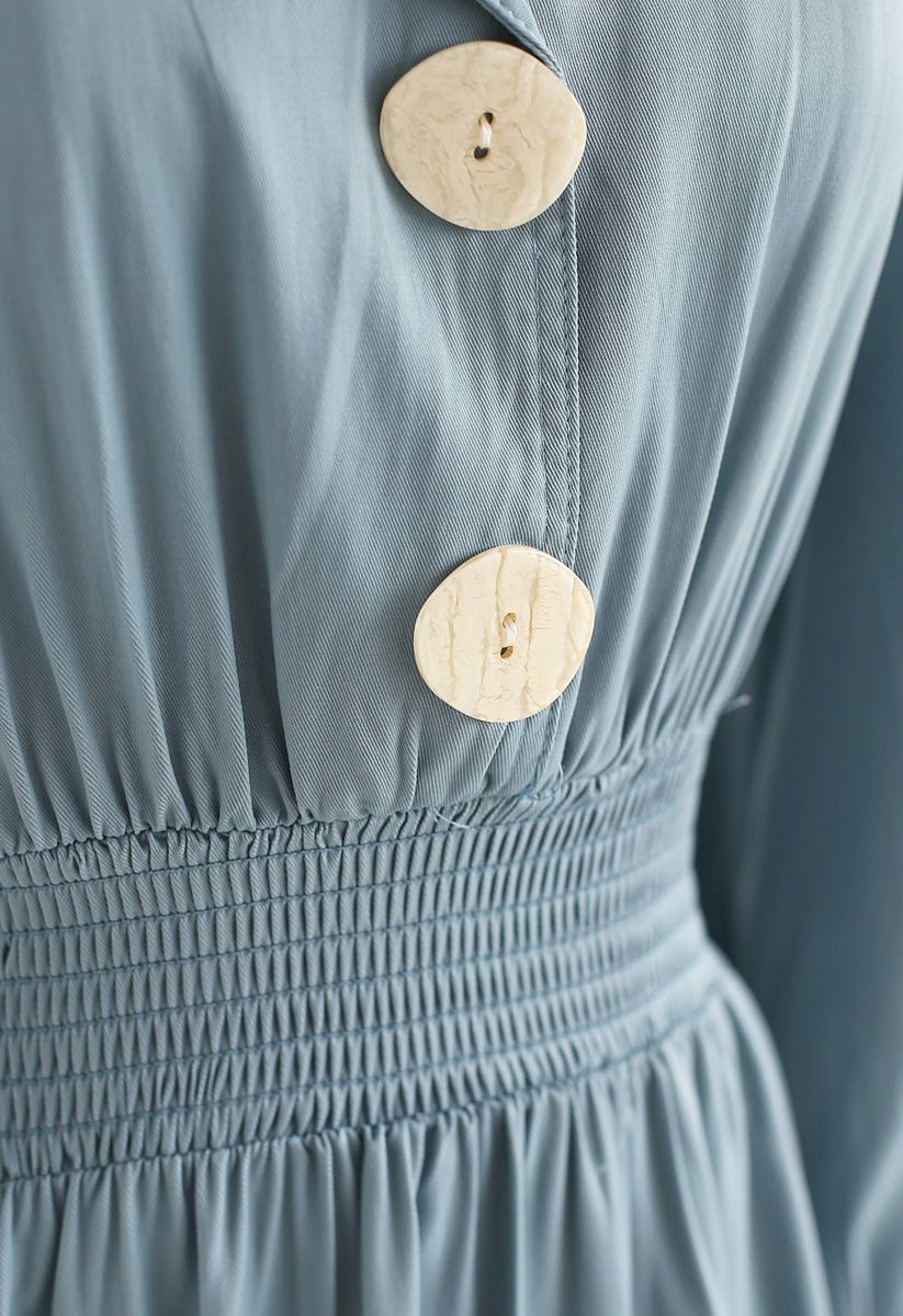 Robe mi-longue boutonnée à taille froncée en bleu