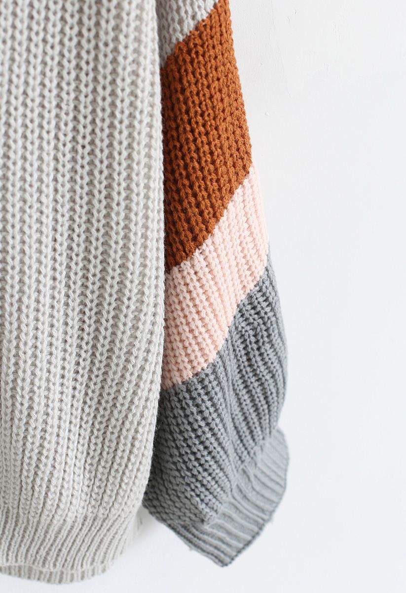 Pull en tricot à col en V et manches color block en gris
