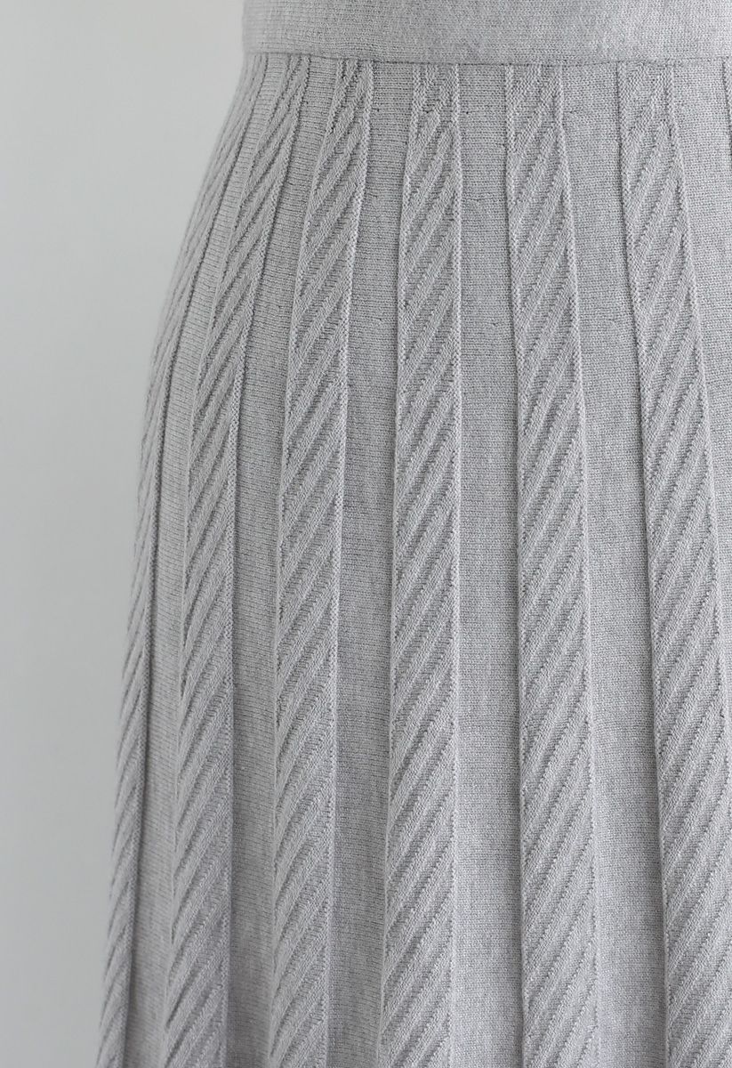 Jupe mi-longue en maille plissée parallèle en gris
