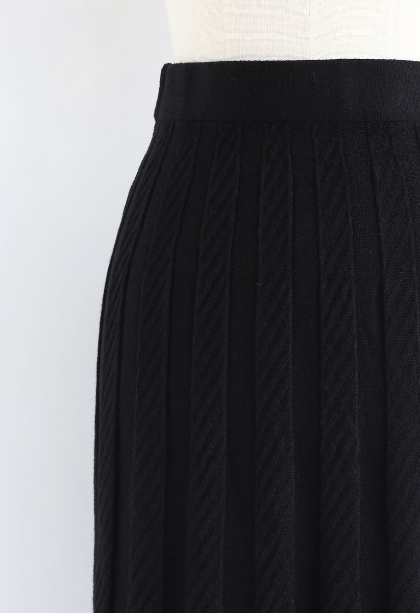 Jupe mi-longue en maille plissée parallèle en noir