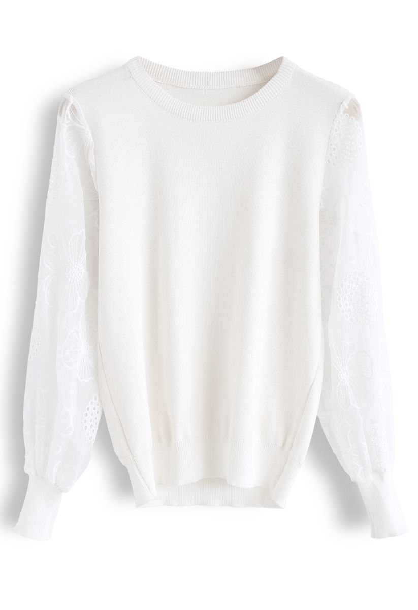 Pull en tricot à manches transparentes brodées de fleurs en blanc