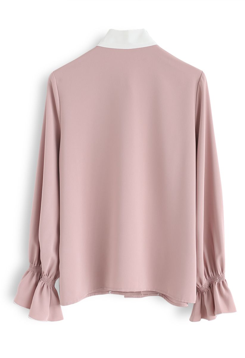 Chemise à col avec nœud de couleur contrastée en rose