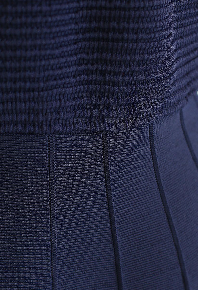 Robe en tricot à manches longues et nœud papillon en bleu marine