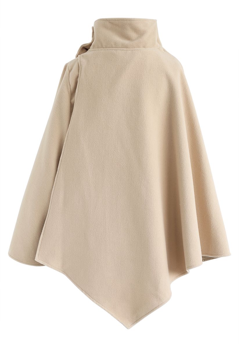 Manteau cape enveloppant boutonné à ourlet asymétrique en fauve clair