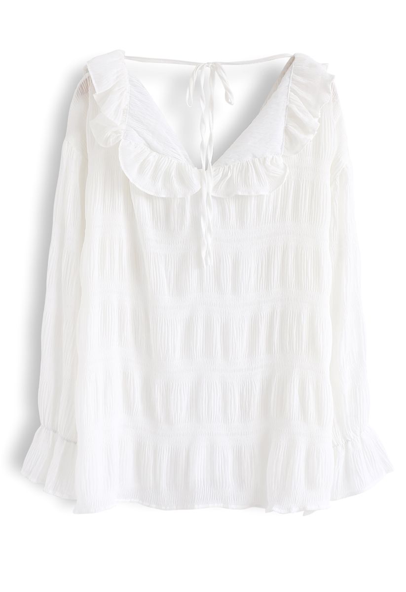 Chemise froncée à col en V avec bordure à volants en blanc