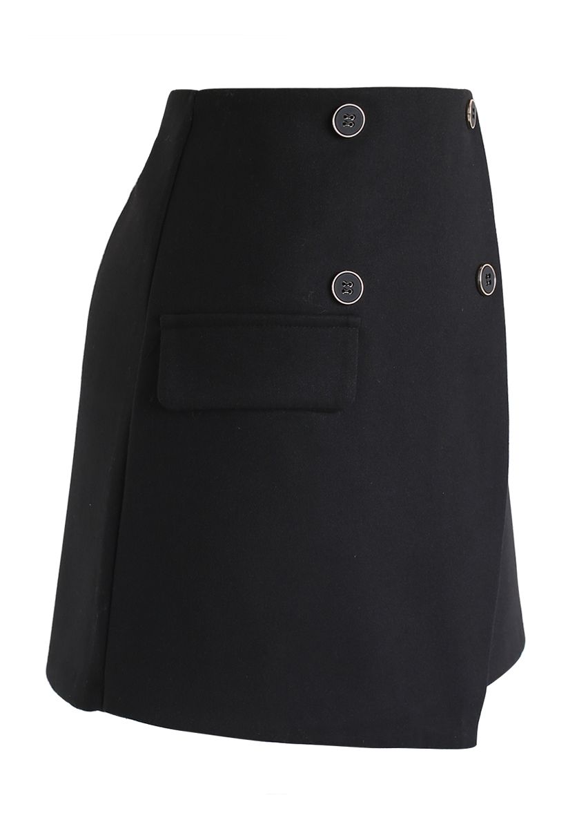 Mini-jupe à rabat boutonné en noir