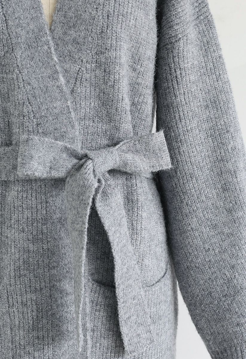 Cardigan ouvert en tricot avec poches à ceinture en gris