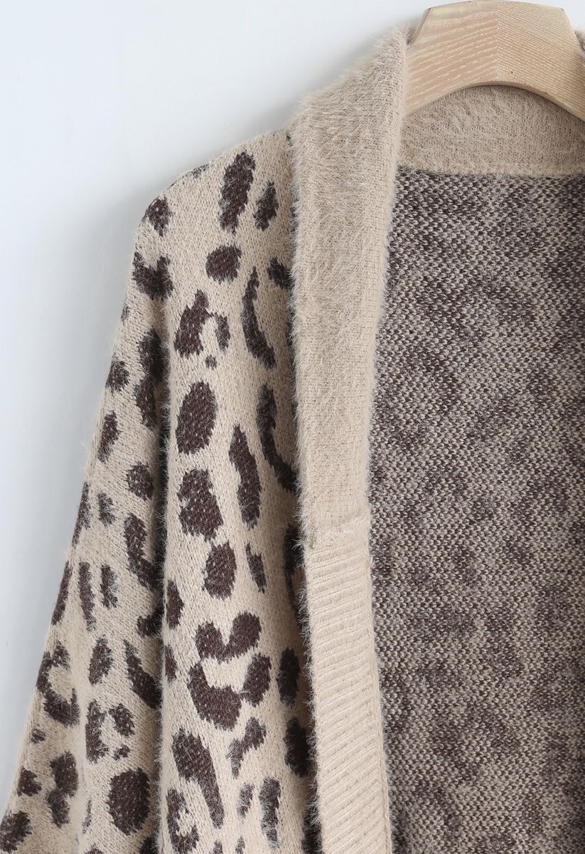Cardigan en tricot à manches chauve-souris léopard pelucheux