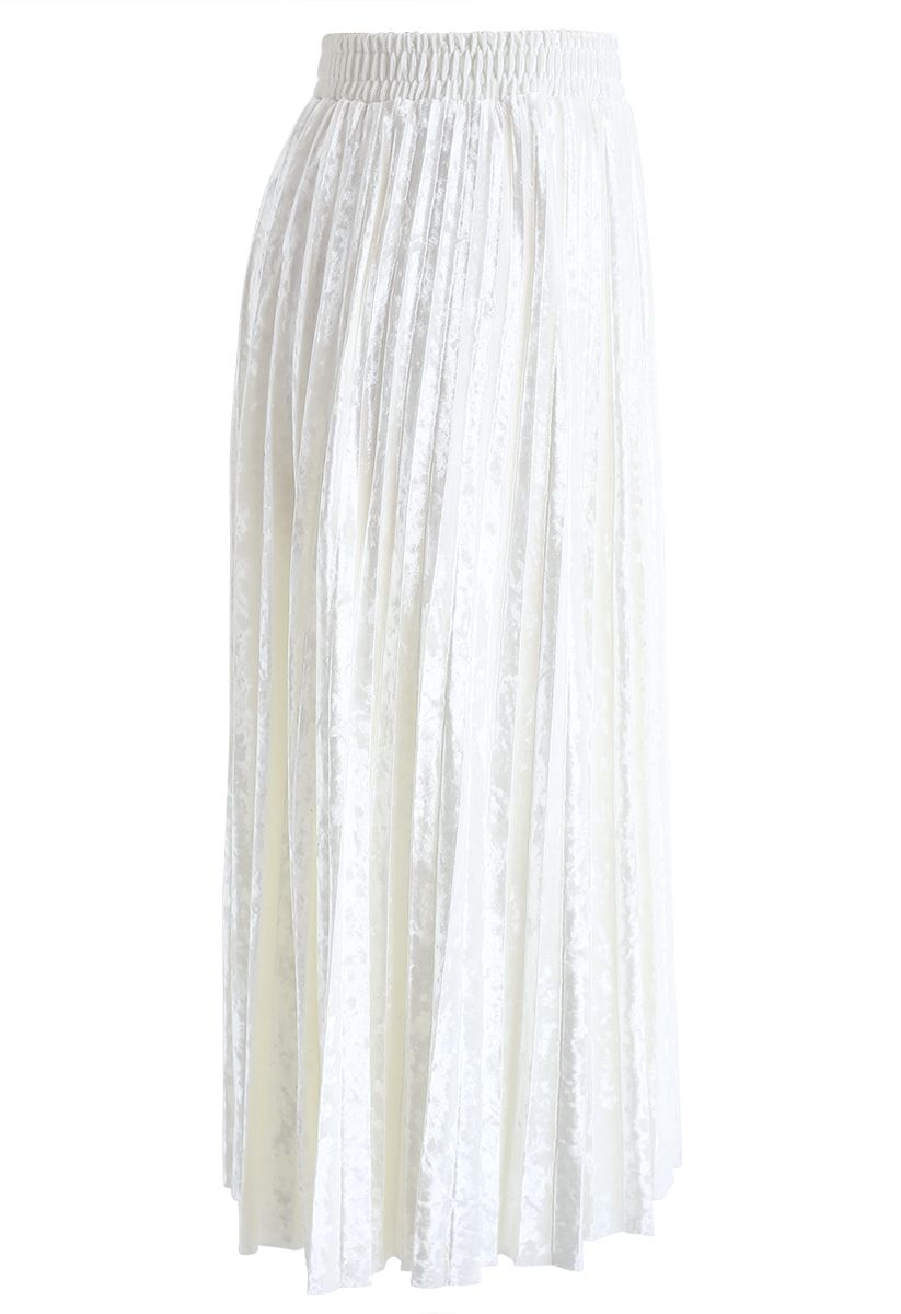 Jupe mi-longue plissée en velours brillant en blanc perle