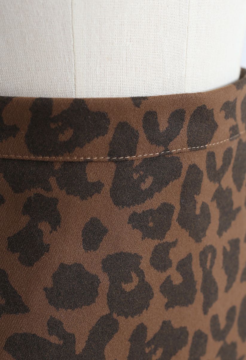 Mini jupe zippée à imprimé léopard en marron