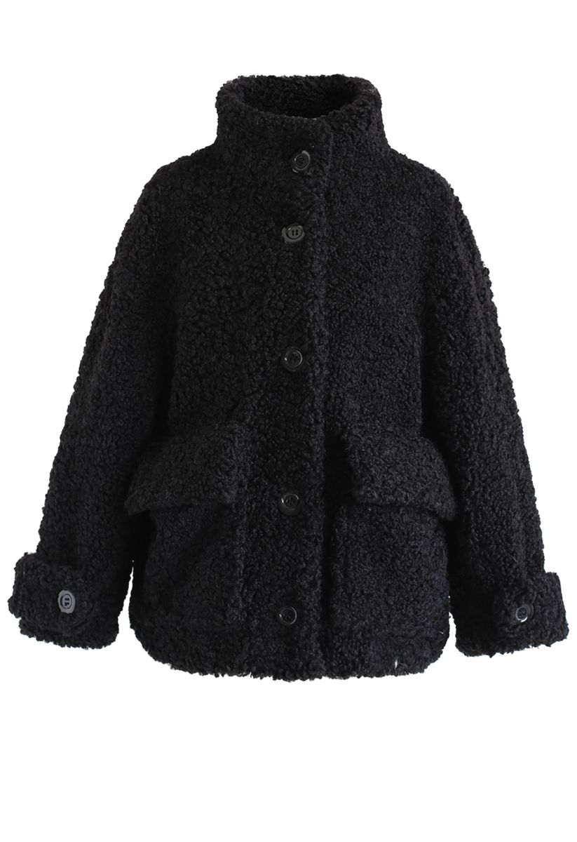 Manteau en peluche avec poche boutonnée en noir