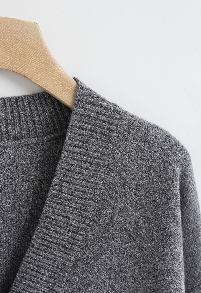 Cardigan en tricot boutonné à col en V avec poche en gris