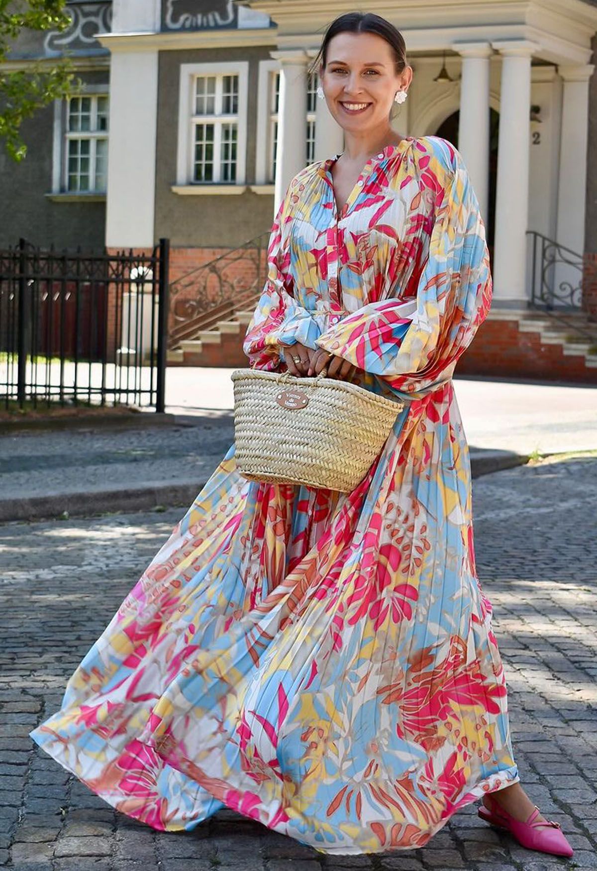 Robe longue asymétrique boutonnée à plis complets et imprimé tropical corail