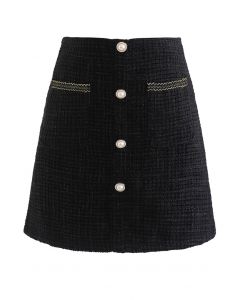 Mini-jupe en tweed décorée de boutons et de poches en noir