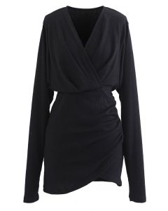 Mini robe en tricot portefeuille froncée à col en V en noir