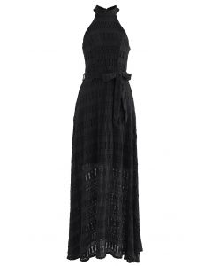 Robe longue brodée à col licou évidé en noir