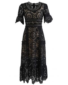Robe mi-longue à manches courtes en crochet floral en noir