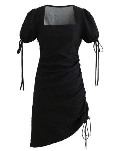 Mini robe moulante en relief froncée sur le côté en noir