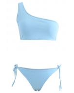 Ensemble de bikini taille basse à une épaule noué sur le côté en bleu