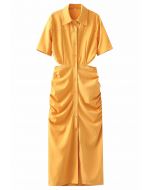 Robe chemise froncée sur le côté à la taille avec découpe en jaune