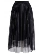Jupe mi-longue en tulle plissé à lignes contrastées en noir