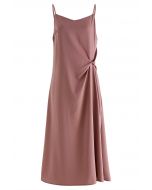 Robe caraco en satin torsadé sur le côté avec encolure en cœur en vieux rose