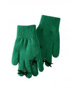 Gants en tricot avec trou pour les doigts et décoration avec nœud papillon en vert