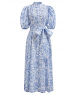 Robe boutonnée en coton à manches bouffantes et imprimé floral et vigne en bleu clair