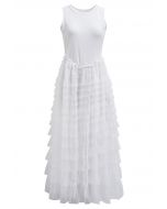 Robe longue sans manches en maille à plusieurs niveaux en blanc