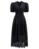 Robe épissé brodée à col en V et manches courtes bouffantes en noir