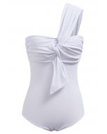 Maillot de bain une pièce asymétrique à une épaule Sweet Knot en blanc