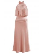 Robe gracieuse en satin épissé en mousseline de soie à col licou en rose