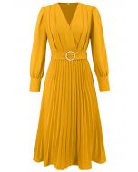 Robe mi-longue portefeuille plissée gracieuse avec ceinture en jaune