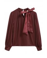 Haut en satin avec nœud papillon en organza nacré bordeaux