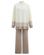 Ensemble pull et pantalon en tricot à rayures bicolores et col montant en taupe