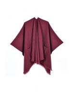 Poncho à ourlet frangé et poche Whisper Soft en bordeaux