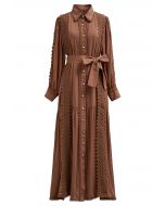 Robe longue boutonnée captivante en dentelle avec ceinture nouée en marron