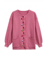 Cardigan en tricot à poches plaquées avec boutons ondulés et pompons colorés en rose