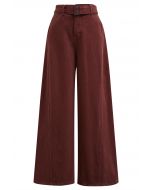 Jean large taille haute classique avec ceinture en bordeaux