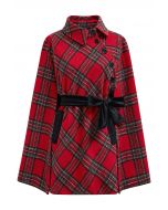 Manteau cape en tartan avec ceinture et boutons en rouge