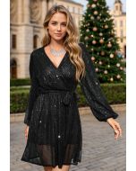 Robe courte portefeuille à paillettes et lien à la taille en noir