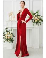 Robe longue fendue devant à décolleté en V profond en rouge