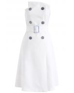 Charmante robe bustier à double boutonnage en blanc